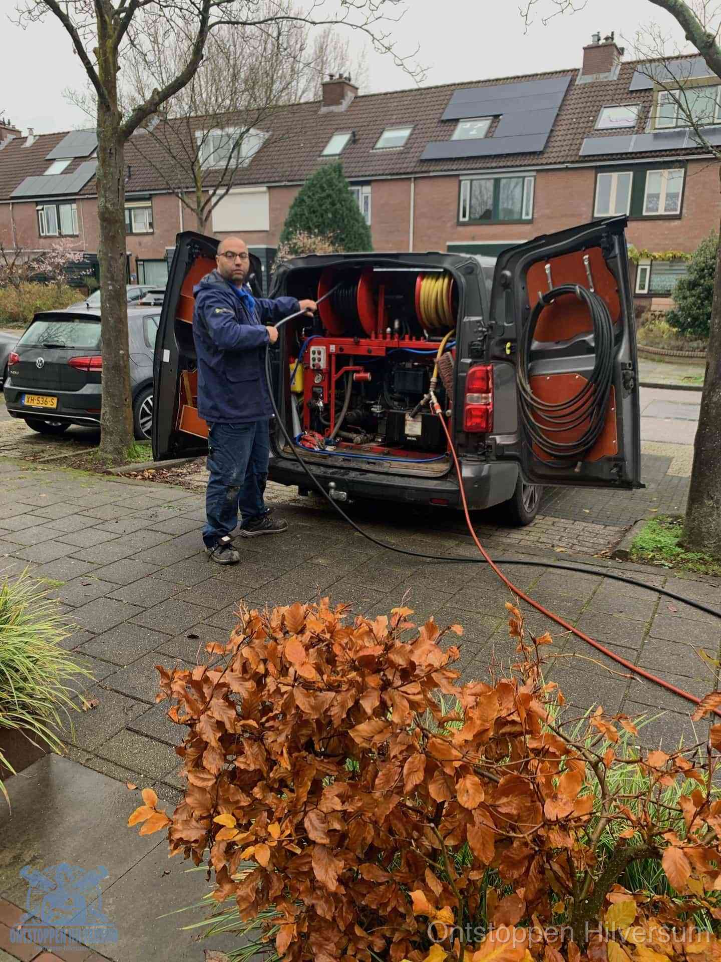 Rioolservice in de wijk in Hilversum